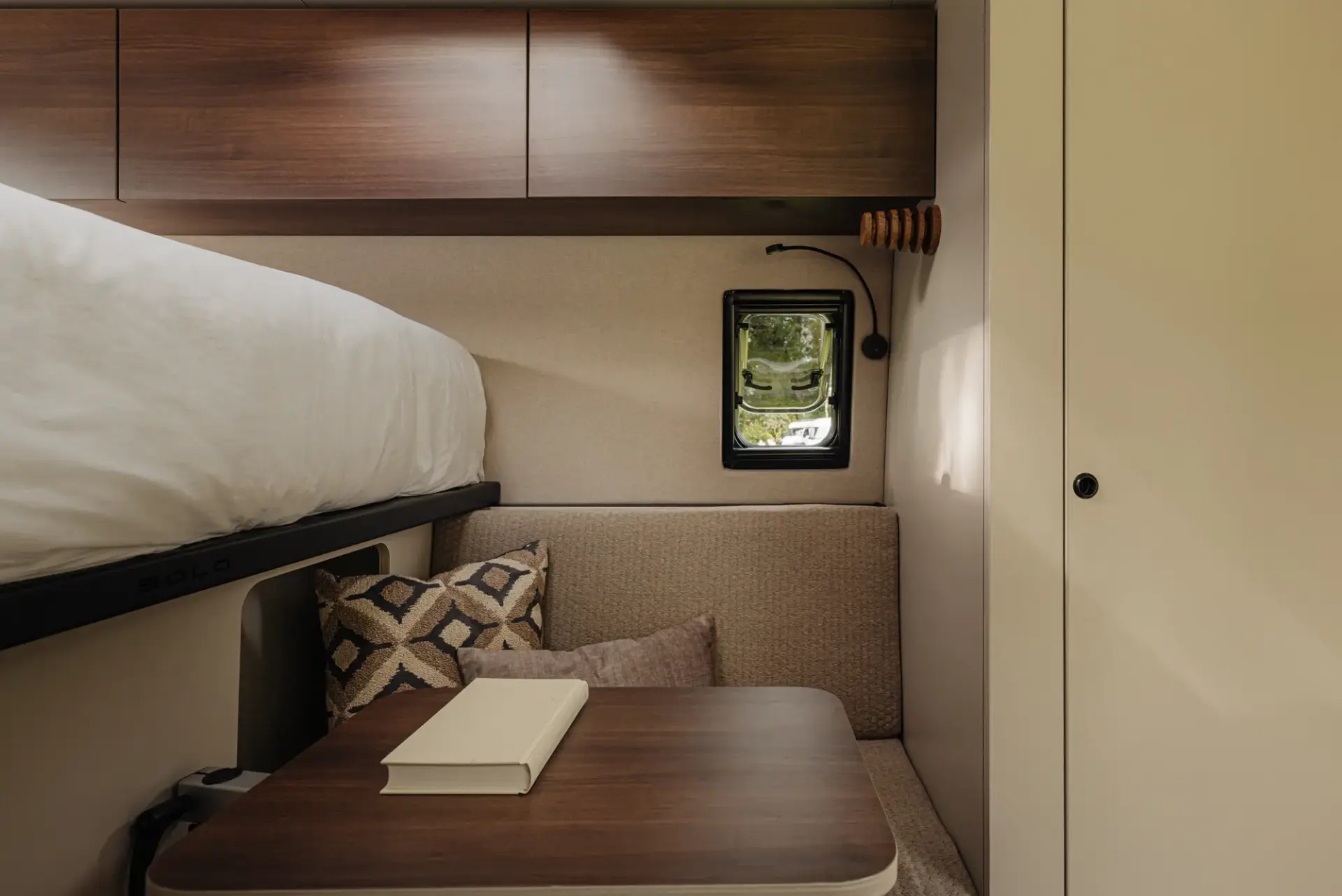 Rollinn interior detail1